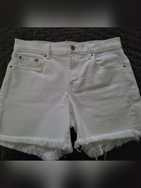 GAP Size 27  White Frayed Hem Denim Shorts